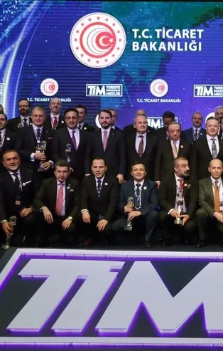 Bakan Berat Albayrak'tan ödül alan 500 hizmet ihracatçısına tebrik