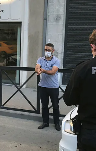 Kim olduğu anlaşılınca ekipler alarma geçti! Taksim'de şoke eden olay
