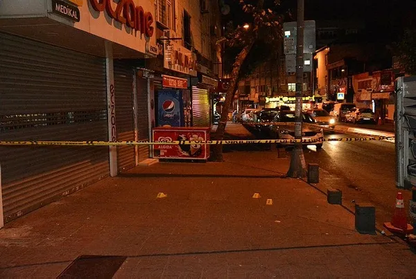 Son dakika: Beyoğlu'nda gece yarısı silahlı saldırı! 1 yaralı-3