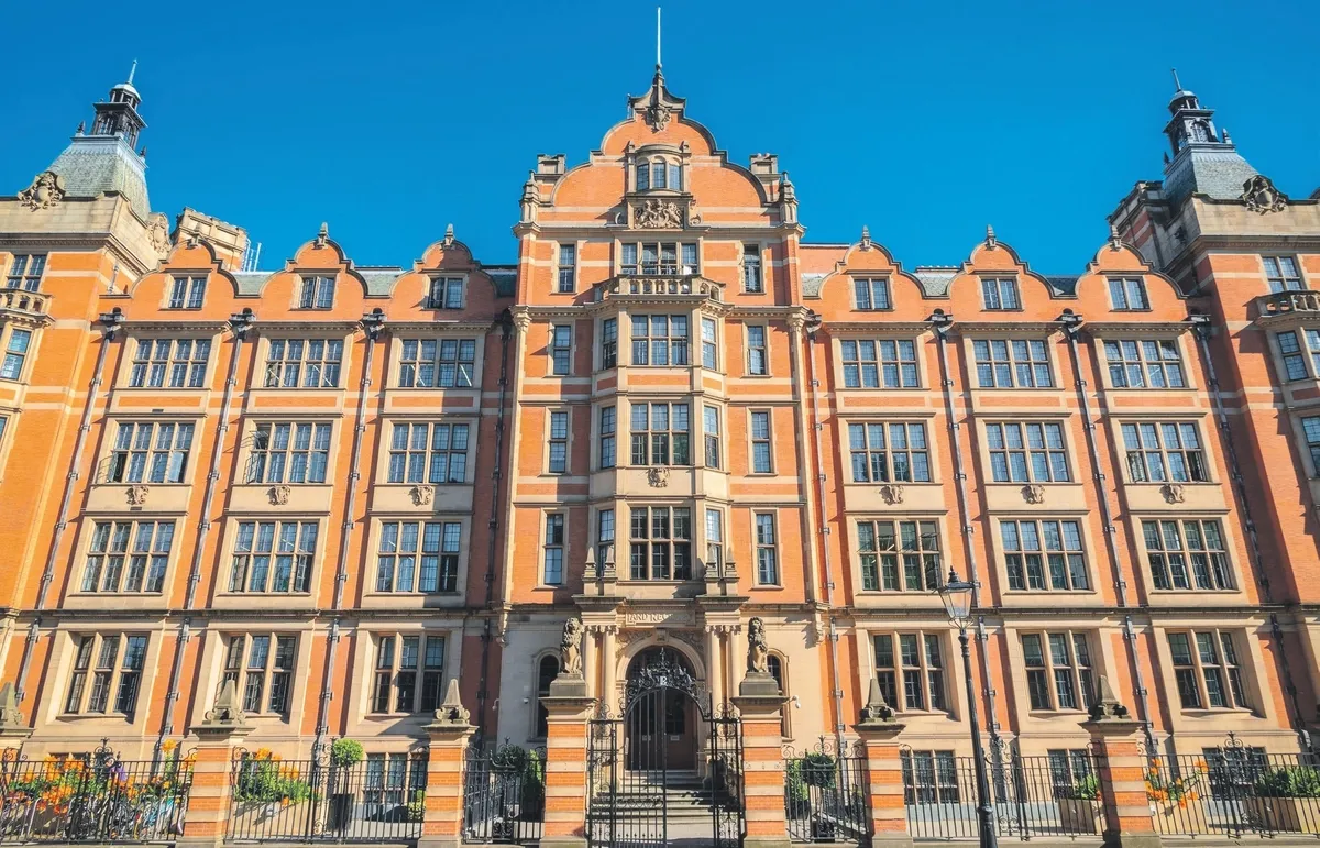 dubaide-yakalanan-bahis-baronu-duranin-her-seyi-sahte-cikti-1785107146628.jpeg Dubai’de yakalanan bahis baronu Mustafa Duran'ın London School of Economics diploması sahte çıktı-3