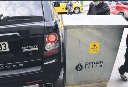 2 buçuk milyon TL'lik lüks cip, 200 bin TL'lik tektaş, 340 bin TL'lik saat... Öykü Çelik'in ayakları yere basmıyor-4