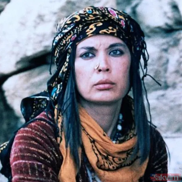 Yalı Çapkını'nın Hattuç Hala'sı Şerif Sezer bakın hangi ünlü oyuncunun annesi çıktı! “Nasıl anlamadık” Çetin Tekindor’un partneri... - 8