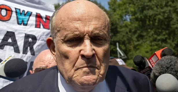 Trump'la birlikte Georgia davasında sanık olan bir kişi daha teslim oldu