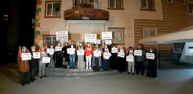 kork-hdp-diyarbakir-annelerinin-evlat-nobetine-bir-anne-daha-katildi-1636400678664.jpeg Kork HDP! Diyarbakır annelerinin evlat nöbetine bir anne daha katıldı-3