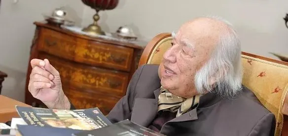 Eski başbakanlardan Adnan Menderes'in de avukatlığını yapan Burhan Apaydın, 89 yaşında İstanbul'da vefat etti