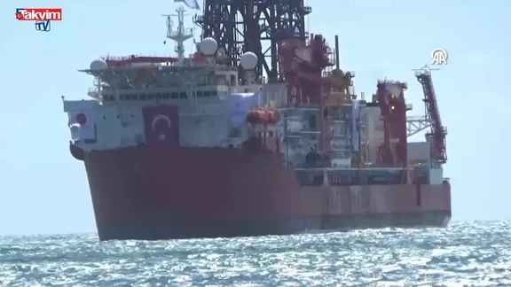 Enerji filosuna yeni güç! İki yeni sondaj gemisinin ilki Mersin Taşucu Limanı'na ulaştı!