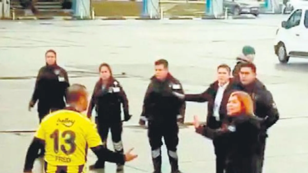 Fenerbahçe ile Amedspor taraftarı arasında bıçaklı ve taşlı kavga!