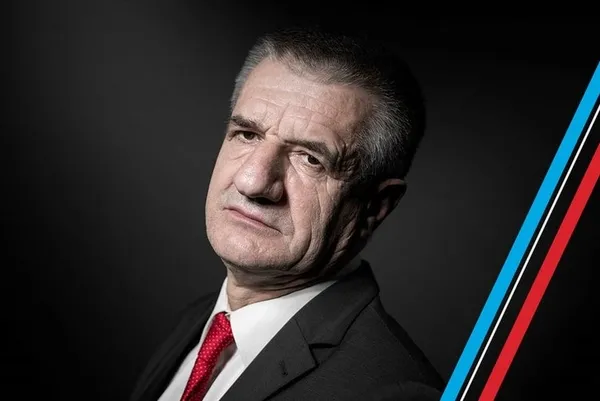 son-dakika-fransada-cumhurbaskanligi-secimi-gunu-12-aday-yarisacak-iste-dakika-dakika-fransa-cumhurbaskanligi-1649582332186.jpg SON DAKİKA: Fransa'da cumhurbaşkanlığı seçimi günü: Macron ile Marine Le Pen ikinci tura kaldı-10