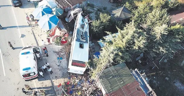 Büyükçekmece’de havaist otobüsü kaza yaptı! THY kabin görevlisi hayatını kaybetti
