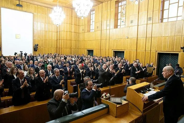 mhp-genel-baskani-devlet-bahceliden-abdye-ve-israile-rest-artik-yetti-istanbul-muradina-kavusacak-harekat-siny-1705413273600.jpeg MHP Genel Başkanı Devlet Bahçeli'den ABD'ye ve İsrail'e rest: Artık yetti! | İstanbul muradına kavuşacak | Harekat sinyali: Huzur hattı-7