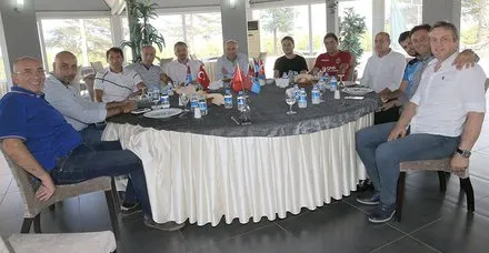 Efsanelerden kulübe ziyaret