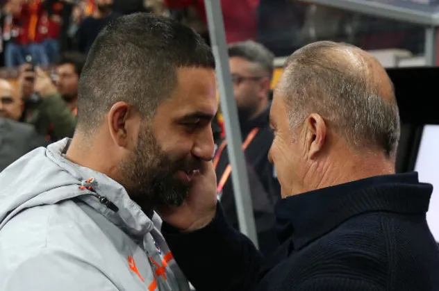 Arda Turan 9 yıl sonra yeniden Galatasaray'da! Transfer açıklanacak...