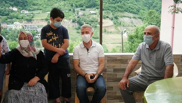 trabzonspor-kulubu-baskani-ahmet-agaoglundan-sehit-halit-avcinin-ailesine-ziyaret-1592236877978.jpeg Trabzonspor Kulübü Başkanı Ahmet Ağaoğlu'ndan Şehit Halit Avcı'nın ailesine ziyaret-1