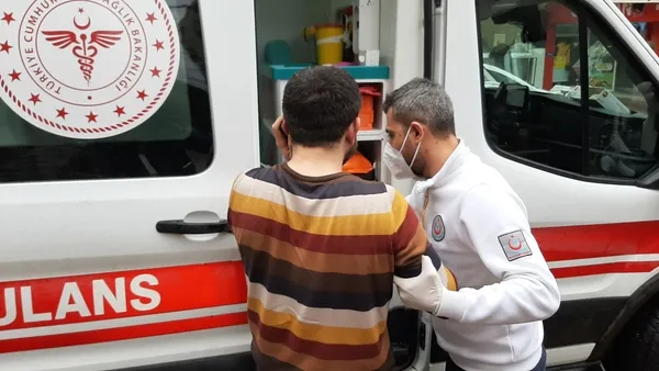 musteriye-tekme-tokat-saldiran-taksiciler-bicaklandi-1615821094365.jpg Müşteriye tekme tokat saldıran taksiciler bıçaklandı-4