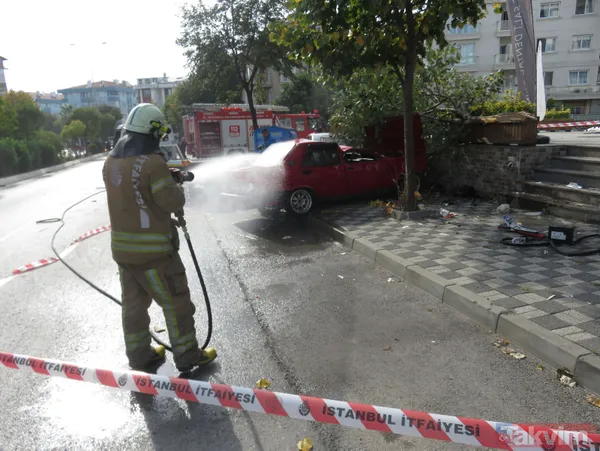 Refüjü aşıp ağaca çarptı yolda yürüyen kadın saniyelerle aracın altında kalmaktan kurtuldu! İşte o anlar - 10
