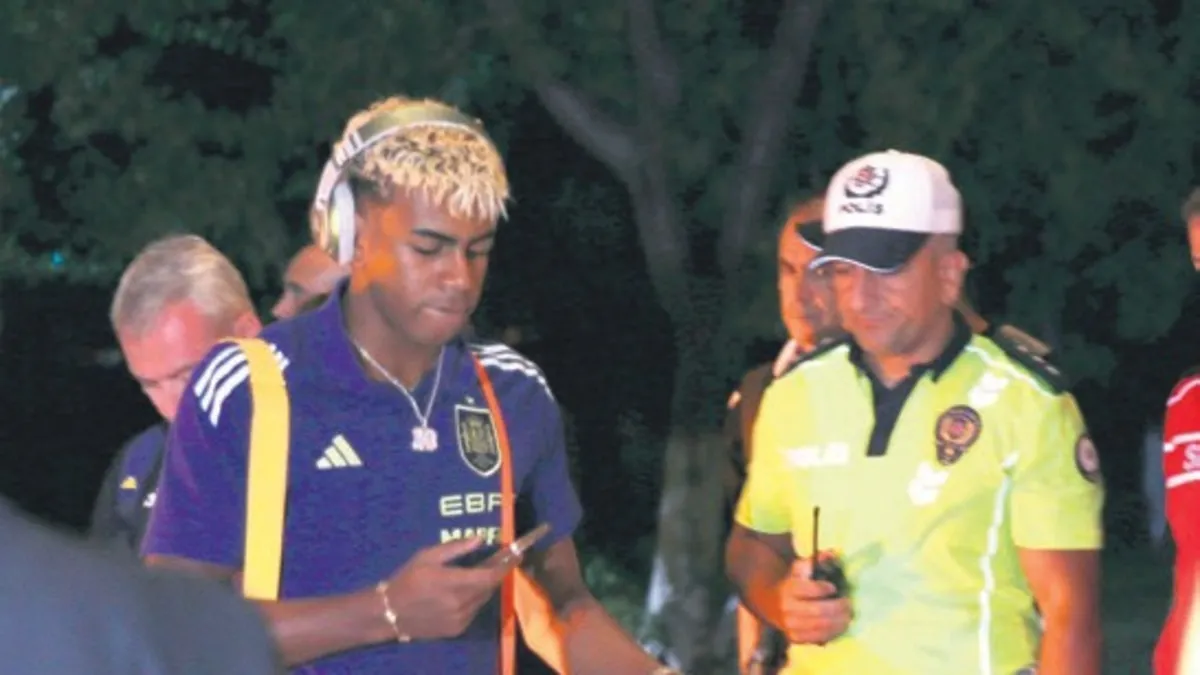 İspanya Milli Takımı Konya'ya geldi: Genç yıldız Yamal'ın uçaktan inişi dikkat çekti