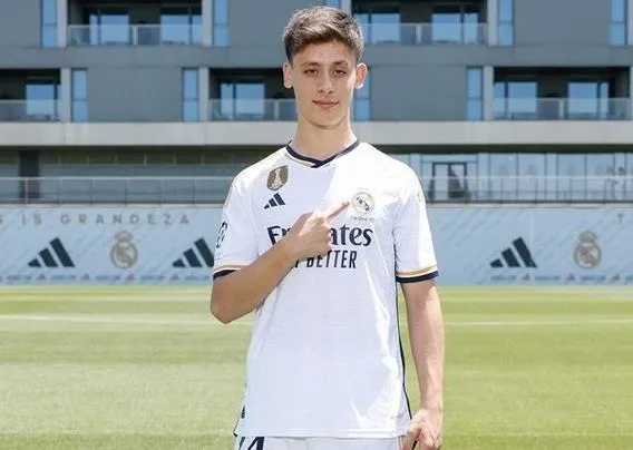 son-dakika-arda-gulerden-kotu-haber-real-madridin-abddeki-kampindan-ayriliyor-1690652022078.jpeg Arda Güler hakkında şoke eden iddia! Real Madrid lisansını askıya mı alacak?-2