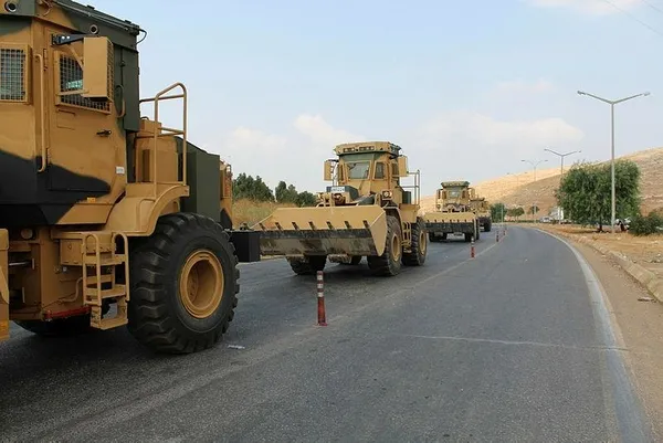 Sınırda askeri hareketlilik! Araçlar sınırı geçti-2