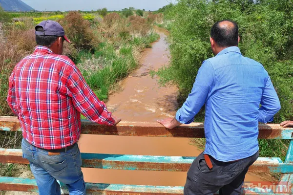 Manisa'da Nif Çayı'nın rengi kırmızıya döndü! İşte nedeni: iki noktadan kamyonla atık döküldü - 7