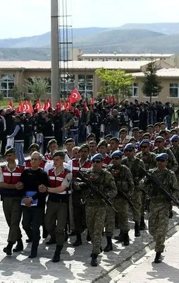 Darbeyi ihbar eden binbaşıyı "ihanetle" suçladı