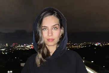 Mesut Özil ve Amine Gülşe ile Berkay Şahin ve Özlem Ada Şahin’den üçüncü bebek müjdesi: Arkadaşlar arasında kutlama