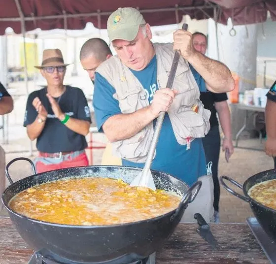 dunyaca-unlu-sef-jose-andres-deprem-sonrasi-turkiyeye-uctu-4-farkli-bolgede-yardima-kostu-1676678098873.jpeg Dünyaca ünlü şef Jose Andres deprem sonrası Türkiye'ye uçtu! 4 farklı bölgede yardıma koştu-2