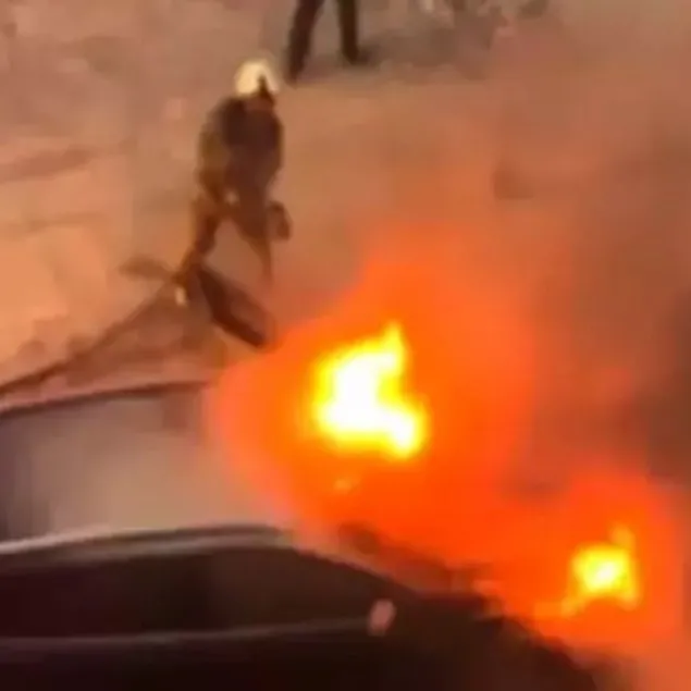 Seyir halindeki cip bir anda alev aldı