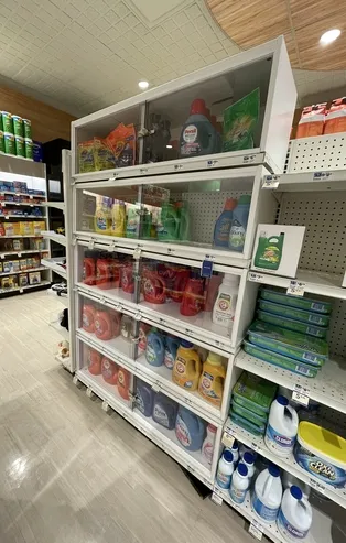 Amerikan rüyası kabusa döndü! Enflasyon zirve yaptı! Bebek maması, çamaşır deterjanları kilitli dolaptan satılmaya başlandı