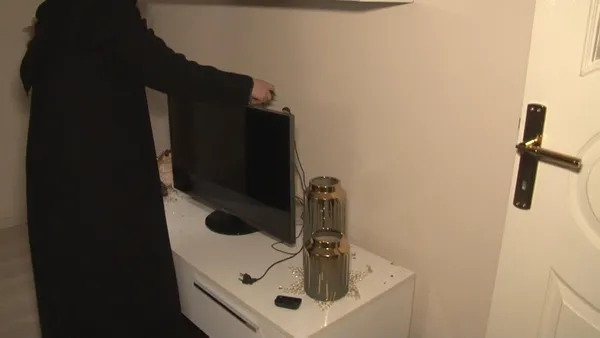 istanbul-arnavutkoyde-elektrik-voltajinin-aniden-yukselmesi-nedeniyle-5-apartmanda-prize-bagli-elektronik-cihazlar-bozuldu-1618983012361.jpg İstanbul Arnavutköy'de elektrik voltajının aniden yükselmesi nedeniyle 5 apartmanda prize bağlı elektronik cihazlar bozuldu-5