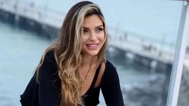 ingilterede-katildigi-love-island-yarismasi-ile-unlu-olan-ekin-su-culculoglundan-ibretlik-sozler-1673219712166.jpeg İngiltere'de katıldığı 'Love Island' yarışması ile ünlü olan Ekin Su Cülcüloğlu'ndan ibretlik sözler-5