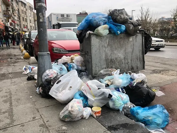 1692082089034.jpg CHP yönetimi İstanbul'u 90'lara döndürdü! İSTAÇ işçileri iş bırakıyor: Çöp dağları oluşacak-3