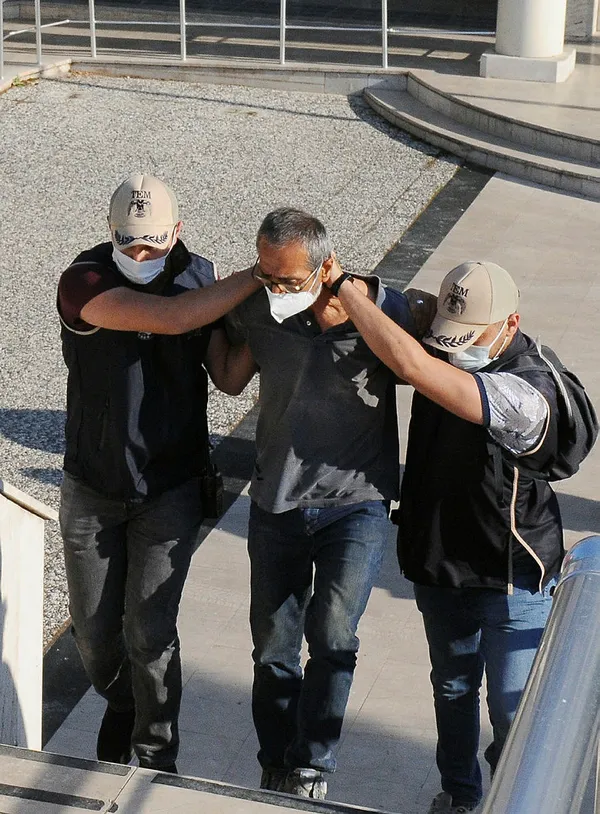 42-yil-once-polis-katleden-muammer-sencerin-katili-olan-tkpmlli-terorist-tutuklandi-1623438337107.jpg 42 yıl önce polis Muammer Sencer'i şehit eden TKP/ML'li terörist tutuklandı-3