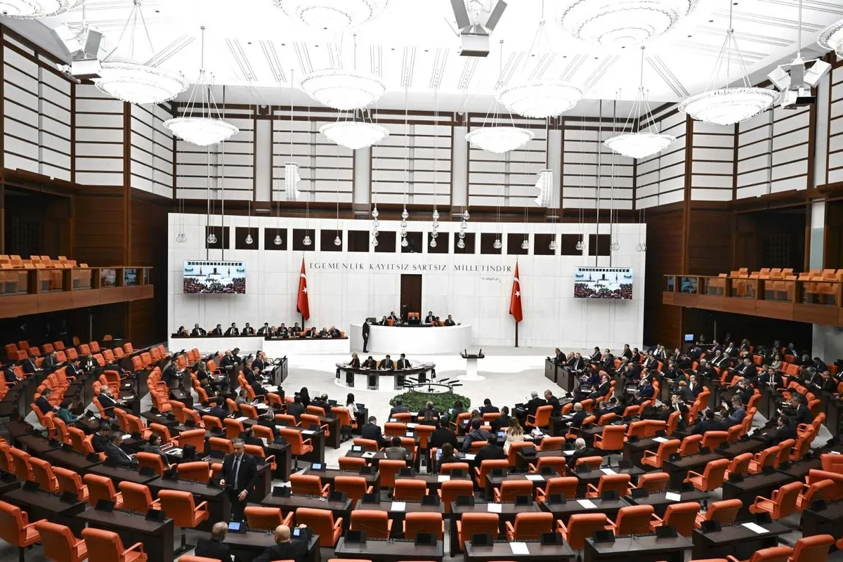 ak-partiden-9-maddelik-fon-teklifi-bu-virusu-bunyeden-sokup-atacagiz-1791554556998.jpeg AK Parti'den 9 maddelik fon teklifi: Bu virüsü bünyeden söküp atacağız-6