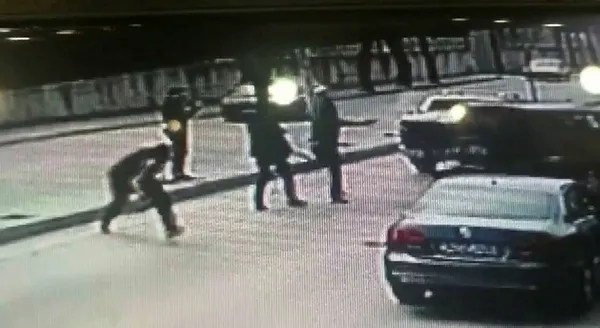 1618317838676.jpg İstanbul'da aksiyon filmlerini aratmaya olay! Her şey saniyeler içerisinde oldu-2