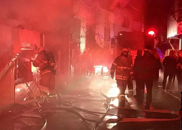 İzmir'de kabus gibi gece! Alevlerin arasından komşuların kurtardığı çift o anları anlattı-2