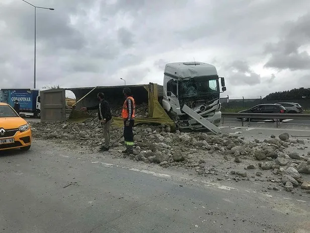SON DAKİKA: Hasdal'da hafriyat kamyonu ile kamyonet çarpıştı-2