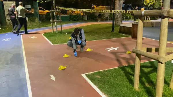 umraniyede-cocuk-parkinda-silahli-bicakli-kavga-cocugun-sesi-her-seyi-ozetliyor-baba-gitmeyelim-1621924254808.jpg Ümraniye'de çocuk parkında silahlı bıçaklı kavga! Çocuğun sesi her şeyi özetliyor: Baba gitmeyelim-12