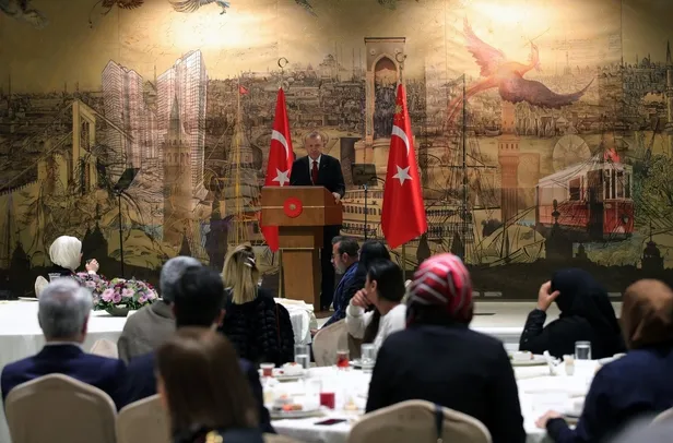 baskan-erdogan-siddet-magduru-kadinlarin-aileleri-ile-iftarda-bulustu-onemli-aciklamalar-1650049910729.jpeg Başkan Erdoğan, şiddet mağduru kadınların aileleri ile iftarda buluştu: Ülkemizi kadın cinayetleri ayıbından kurtarmakta kararlıyız-2