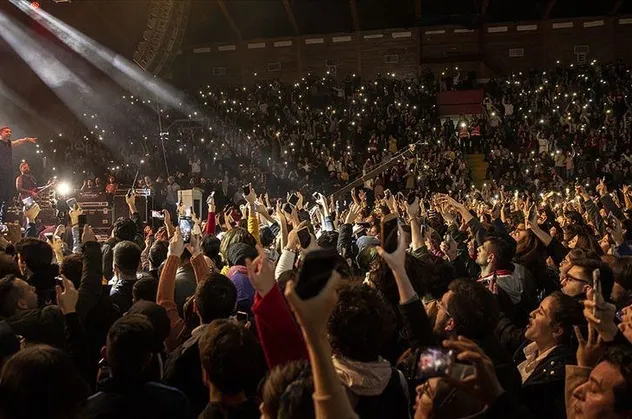 Kovid-19'a karşı yeni tedbirler: Aşı olmayan giremez! Konser, sinema, maç bileti...