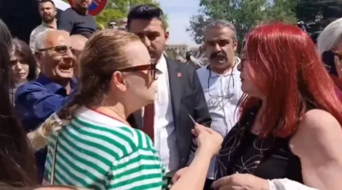 chpde-butlan-kavgasi-sokaga-tasti-hain-kalles-sozleriyle-gerilim-tirmandi-1781017532406.jpeg CHP’de butlan kavgası sokağa taştı: Hain çıkışı ortalığı karıştırdı-2