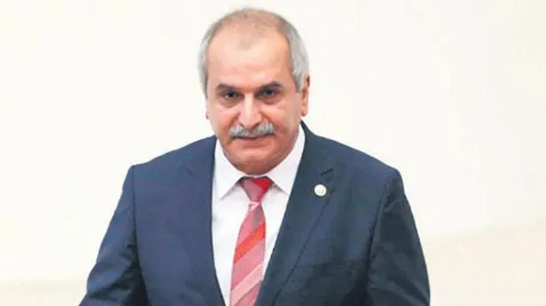 Eski İYİ Parti Milletvekili ve Yeniçağ gazetesi sahibi Ahmet Çelik kardeşi tarafından bıçaklandı!