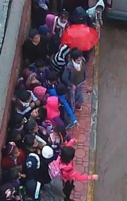 Öğrencilerin imdadına polis yetişti