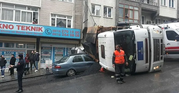 İBB'nin kamyonu 2 aracın üzerine devrildi