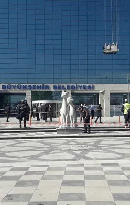 Ankara Büyükşehir Belediyesi'ne ateş açıldı