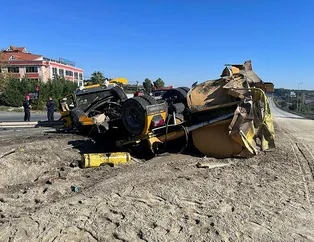 Büyükçekmece’de hafriyat kamyonu devrildi