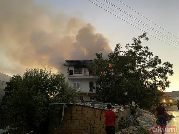 Antalya'da 3 katlı ev alev alev yandı! Yaşanan yangında korku dolu anlar yaşandı - 10