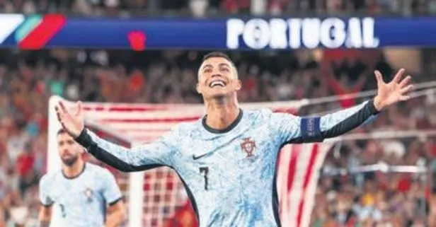 Cristiano Ronaldo kariyerinde 900 gol atan ilk futbolcu olarak da tarihe geçti