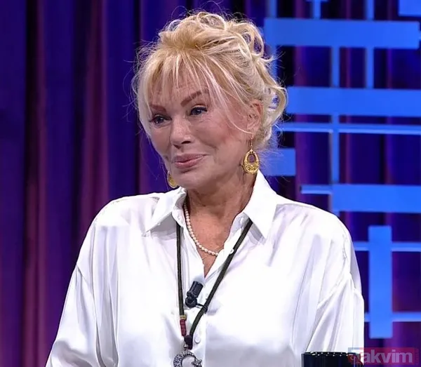 54 yıllık uzun bir aradan sonra önce sahne hayatına dönen sonra da Instagram ve Youtube kullanmaya başlayan Semiramis Pekkan, son dönemlerde açıklamalarıyla...