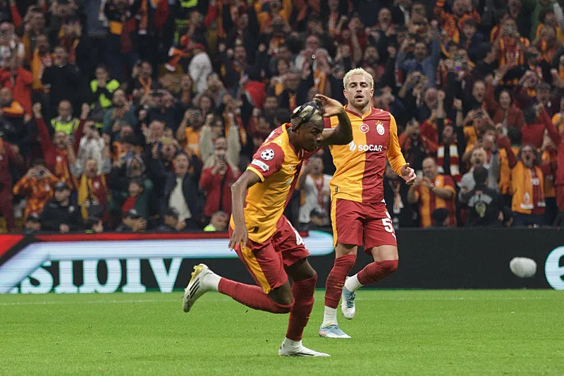 Spor yazarları Galatasaray'ın Liverpool zaferini değerlendirdi! "Enerji patlaması" - 19