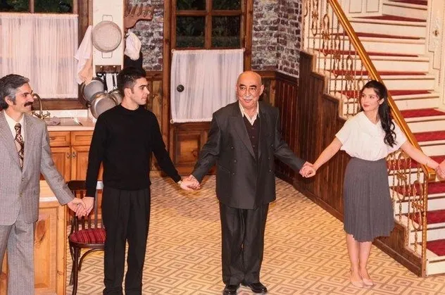 Şener Şen "Zengin Mutfağı" oyunu ile sahnelere döndü